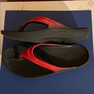 OOFOS Black and Red Recovery Sandals
